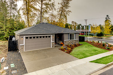 Brand new home move-in ready in Silver Lake Village by Universal Construction